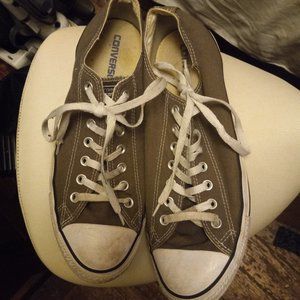 Mens gray low top converse Chuck Taylors